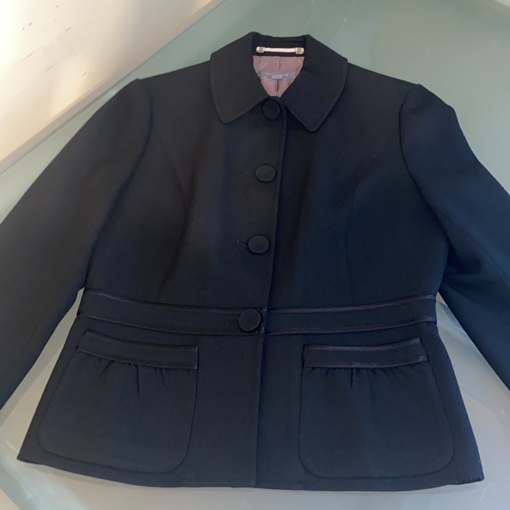 Ann Taylor Blazer Ann Taylor Black Fitted Blazer with Stretch Size 6
